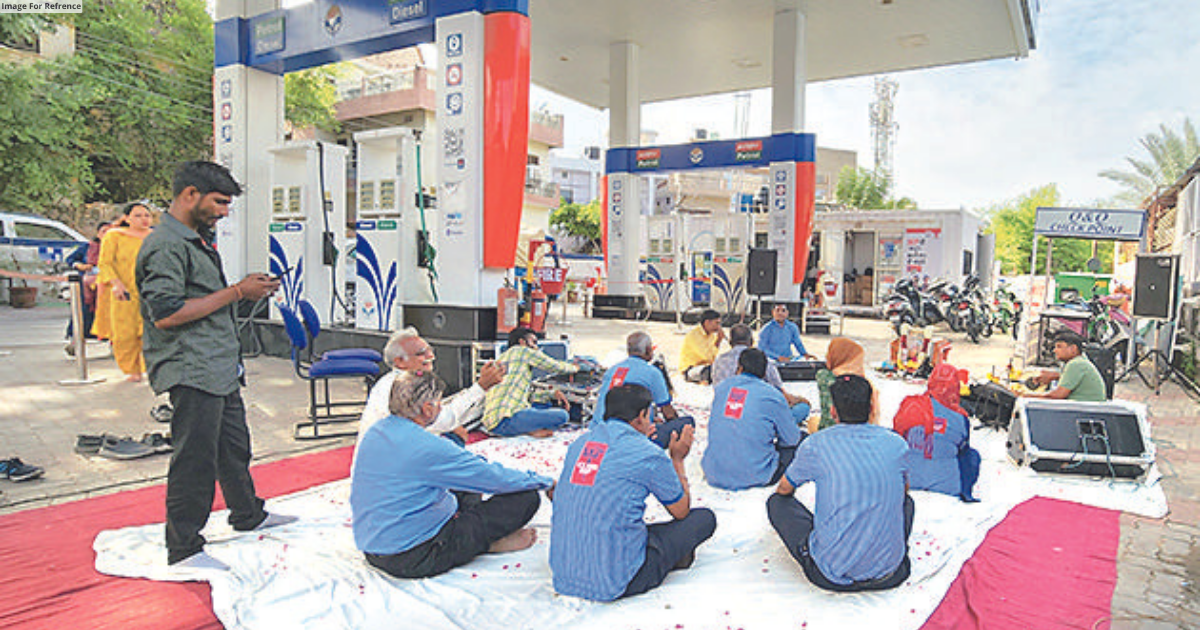 Petrol dealers’ strike throws life out of gear in Raj; incurs loss of Rs 44 cr in 8 hrs